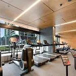 Inner City Skyline Studio W-Gym, Pool, Wifi, Near Skybus, Tram And Train Station