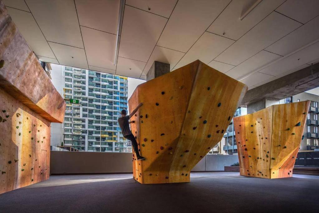 Apartment Inner Skyline W-gym, Pool, Wifi, Near Skybus, Tram And Train Station Melbourne